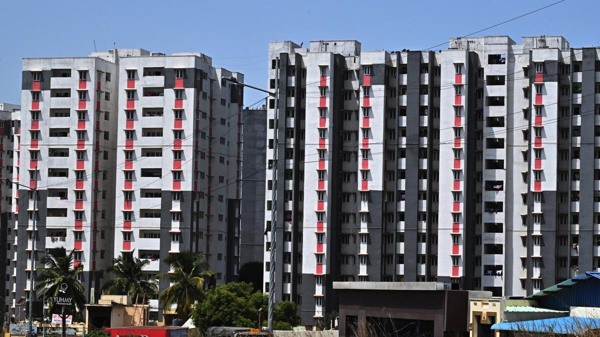 Residents Of Housing Unit In Kavundampalayam Raise Concerns Over Water